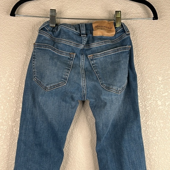 Abercrombie Kid's Girl's Skinny Distressed Medium Wash Jeans Size 7/8 Regular - Picture 4 of 8